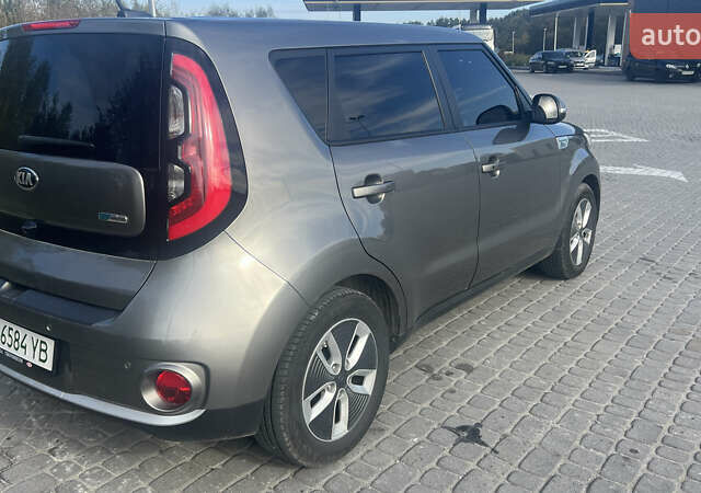 Киа Soul 2017 в Львове на Automoto.ua Серый Киа Soul, объемом двигателя 0 л и пробегом 140 тыс. км за 9800 $, фото 4 на Automoto.ua