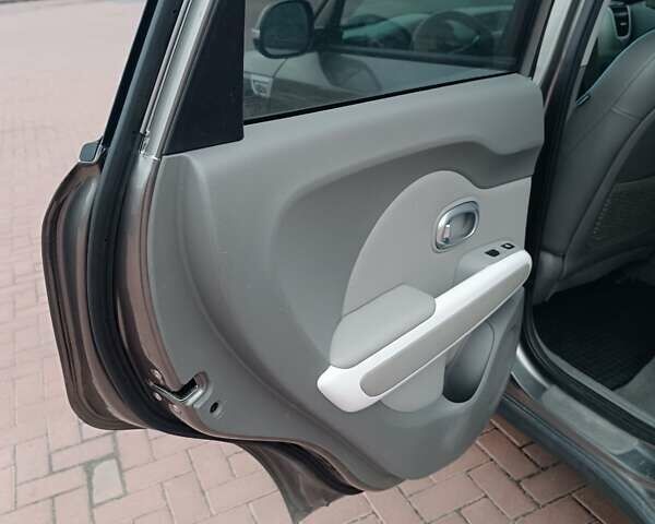 Серый Киа Soul, объемом двигателя 0 л и пробегом 130 тыс. км за 6150 $, фото 24 на Automoto.ua