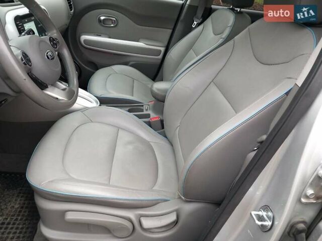 Серый Киа Soul, объемом двигателя 0 л и пробегом 60 тыс. км за 11700 $, фото 16 на Automoto.ua