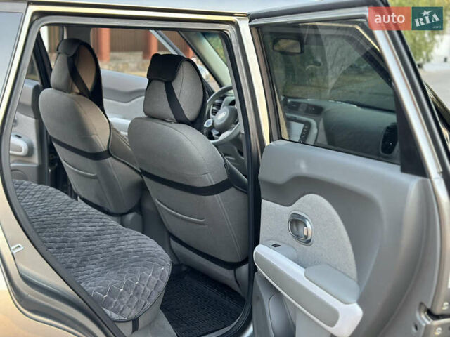 Сірий Кіа Soul, об'ємом двигуна 0 л та пробігом 128 тис. км за 9300 $, фото 26 на Automoto.ua