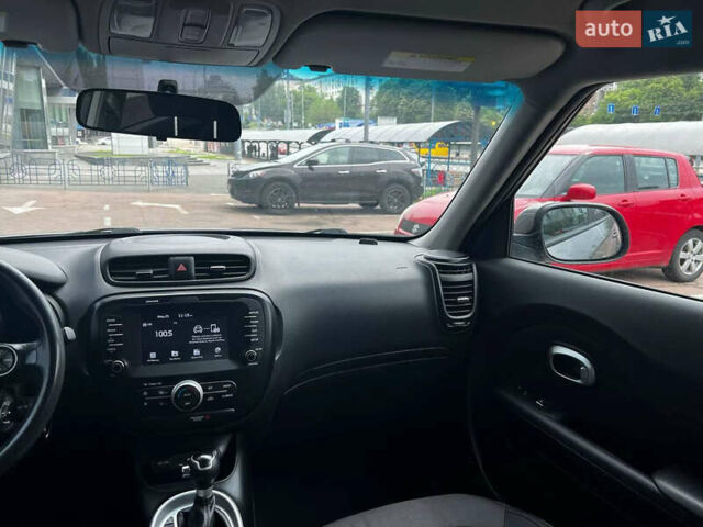 Серый Киа Soul, объемом двигателя 2 л и пробегом 186 тыс. км за 10900 $, фото 17 на Automoto.ua