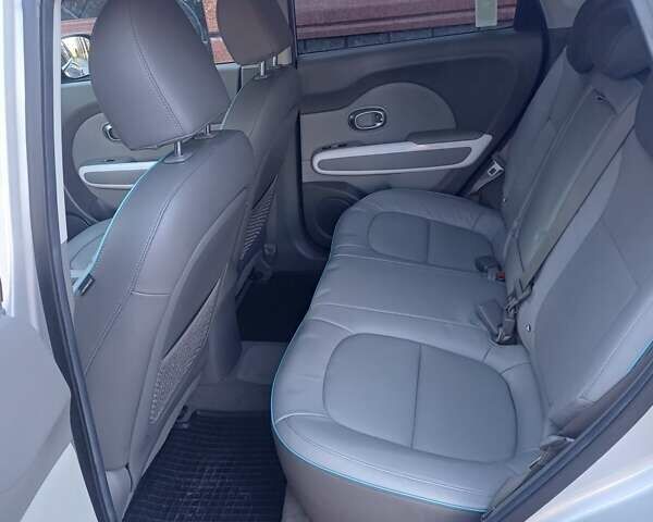 Серый Киа Soul, объемом двигателя 0 л и пробегом 38 тыс. км за 12450 $, фото 5 на Automoto.ua