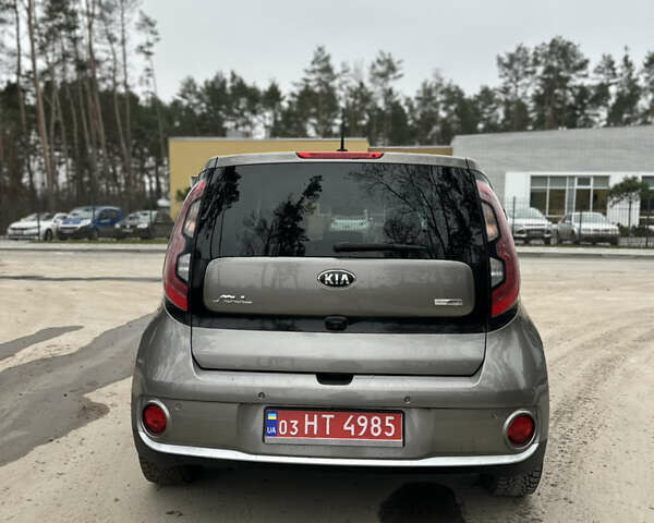 Сірий Кіа Soul, об'ємом двигуна 0 л та пробігом 142 тис. км за 10550 $, фото 4 на Automoto.ua