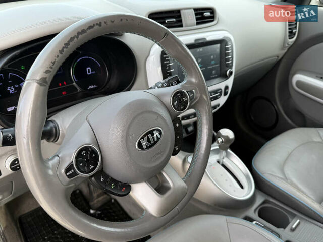 Сірий Кіа Soul, об'ємом двигуна 0 л та пробігом 76 тис. км за 10999 $, фото 34 на Automoto.ua