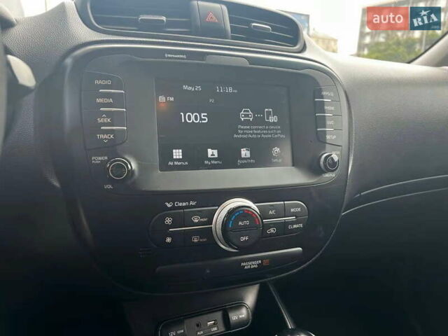 Серый Киа Soul, объемом двигателя 2 л и пробегом 186 тыс. км за 10900 $, фото 11 на Automoto.ua