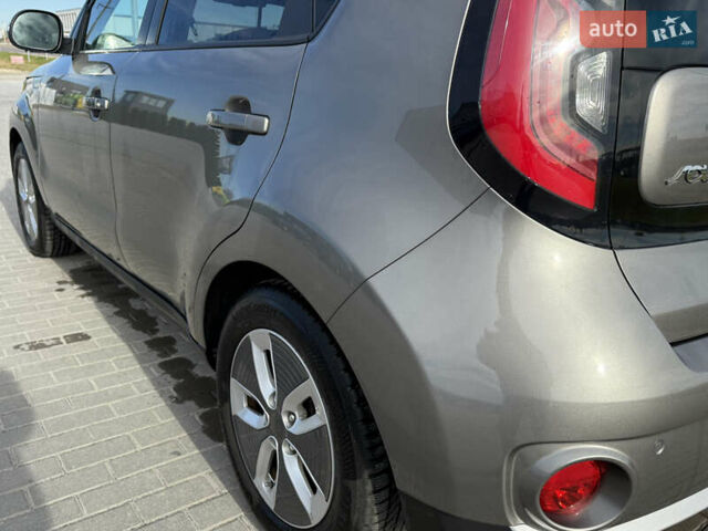 Сірий Кіа Soul, об'ємом двигуна 0 л та пробігом 76 тис. км за 10999 $, фото 14 на Automoto.ua