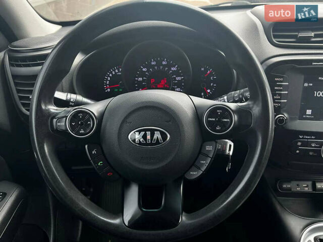 Серый Киа Soul, объемом двигателя 2 л и пробегом 186 тыс. км за 10900 $, фото 15 на Automoto.ua
