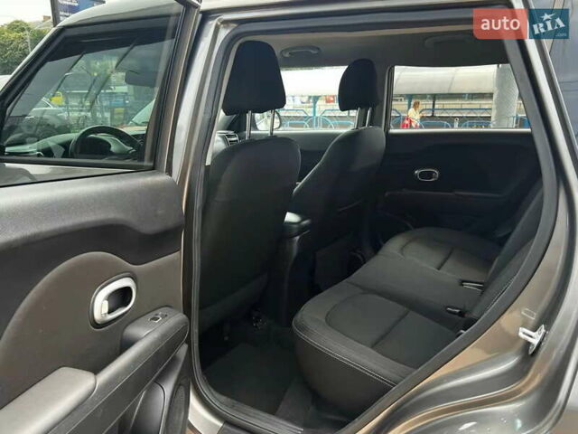 Серый Киа Soul, объемом двигателя 2 л и пробегом 186 тыс. км за 10900 $, фото 13 на Automoto.ua