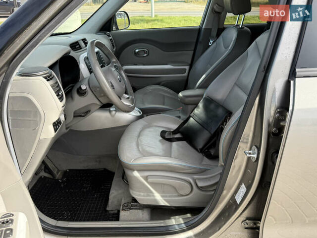 Сірий Кіа Soul, об'ємом двигуна 0 л та пробігом 76 тис. км за 10999 $, фото 27 на Automoto.ua