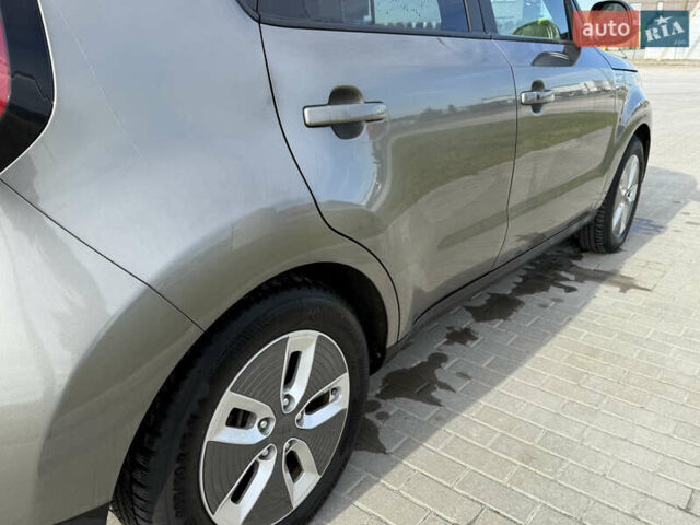 Сірий Кіа Soul, об'ємом двигуна 0 л та пробігом 76 тис. км за 10999 $, фото 16 на Automoto.ua