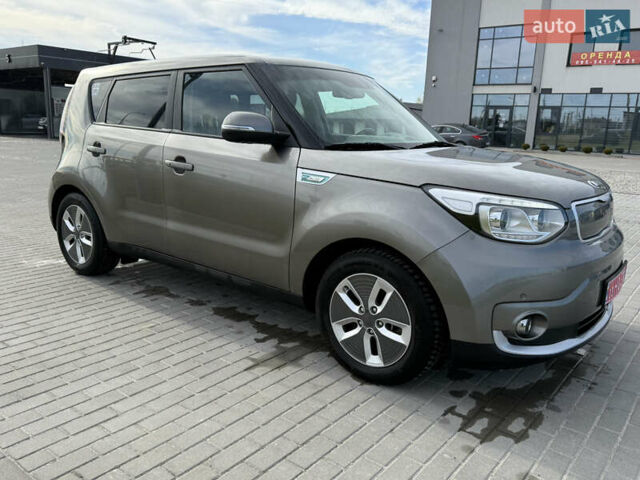 Сірий Кіа Soul, об'ємом двигуна 0 л та пробігом 76 тис. км за 10999 $, фото 8 на Automoto.ua