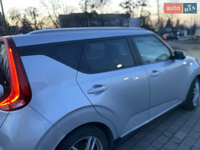 Сірий Кіа Soul, об'ємом двигуна 0 л та пробігом 82 тис. км за 17600 $, фото 6 на Automoto.ua