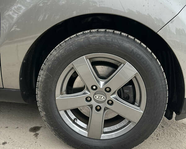 Сірий Кіа Soul, об'ємом двигуна 0 л та пробігом 142 тис. км за 10550 $, фото 7 на Automoto.ua