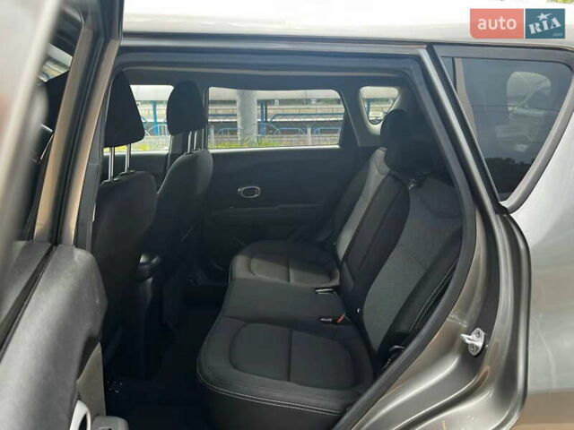 Серый Киа Soul, объемом двигателя 2 л и пробегом 186 тыс. км за 10900 $, фото 14 на Automoto.ua