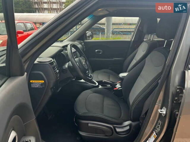 Серый Киа Soul, объемом двигателя 2 л и пробегом 186 тыс. км за 10900 $, фото 10 на Automoto.ua