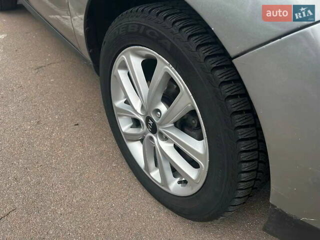 Серый Киа Soul, объемом двигателя 2 л и пробегом 186 тыс. км за 10900 $, фото 8 на Automoto.ua