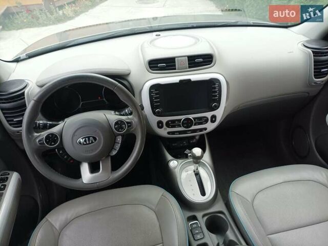 Сірий Кіа Soul, об'ємом двигуна 0 л та пробігом 140 тис. км за 10750 $, фото 12 на Automoto.ua