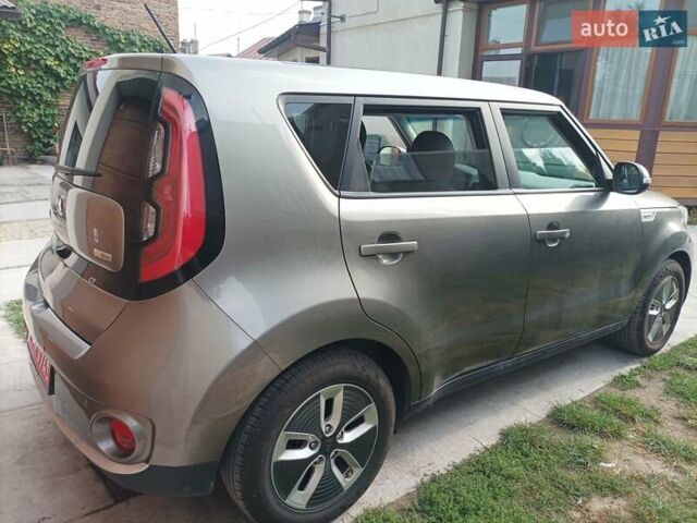 Сірий Кіа Soul, об'ємом двигуна 0 л та пробігом 140 тис. км за 10750 $, фото 8 на Automoto.ua