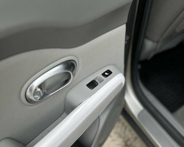 Сірий Кіа Soul, об'ємом двигуна 0 л та пробігом 142 тис. км за 10550 $, фото 12 на Automoto.ua