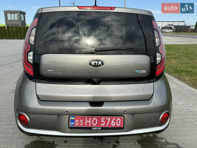 Сірий Кіа Soul, об'ємом двигуна 0 л та пробігом 76 тис. км за 10999 $, фото 12 на Automoto.ua