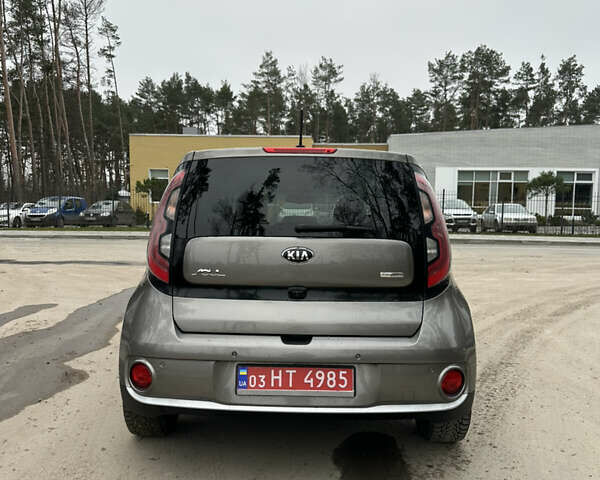 Сірий Кіа Soul, об'ємом двигуна 0 л та пробігом 142 тис. км за 10550 $, фото 16 на Automoto.ua