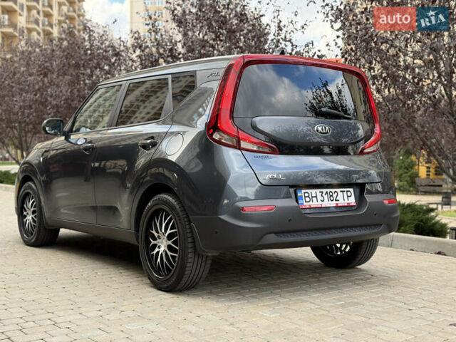 Серый Киа Soul, объемом двигателя 2 л и пробегом 30 тыс. км за 16500 $, фото 19 на Automoto.ua