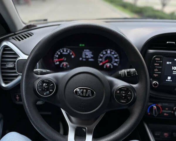 Серый Киа Soul, объемом двигателя 2 л и пробегом 30 тыс. км за 16500 $, фото 8 на Automoto.ua