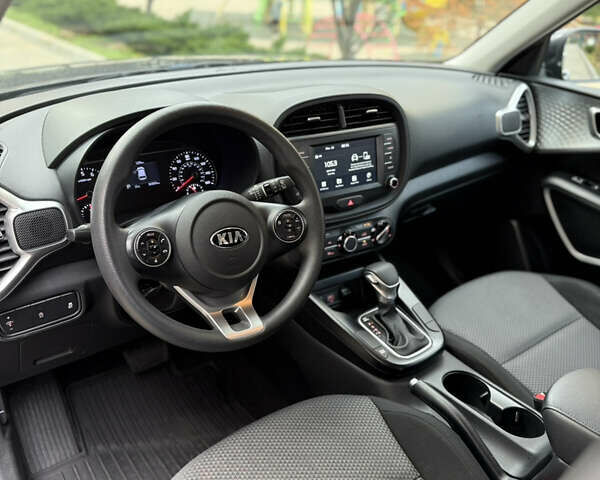 Серый Киа Soul, объемом двигателя 2 л и пробегом 30 тыс. км за 16999 $, фото 22 на Automoto.ua