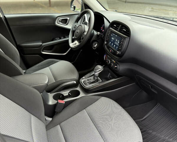 Серый Киа Soul, объемом двигателя 2 л и пробегом 30 тыс. км за 16500 $, фото 25 на Automoto.ua