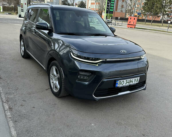 Серый Киа Soul, объемом двигателя 0 л и пробегом 65 тыс. км за 14600 $, фото 3 на Automoto.ua