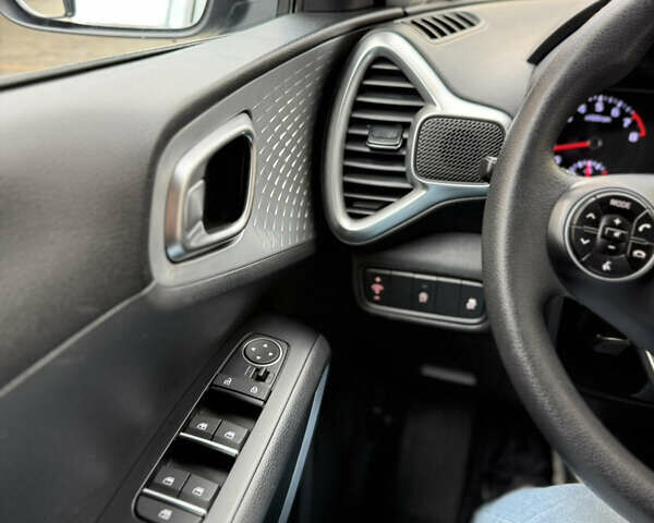 Серый Киа Soul, объемом двигателя 2 л и пробегом 30 тыс. км за 16999 $, фото 12 на Automoto.ua