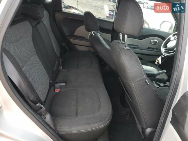 Серый Киа Soul, объемом двигателя 2 л и пробегом 108 тыс. км за 2300 $, фото 9 на Automoto.ua