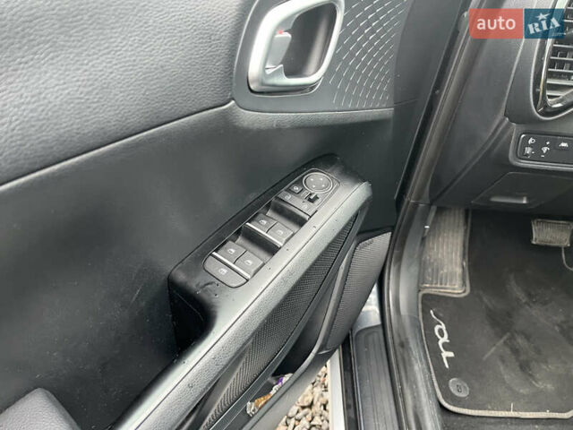 Сірий Кіа Soul, об'ємом двигуна 0 л та пробігом 78 тис. км за 16300 $, фото 7 на Automoto.ua
