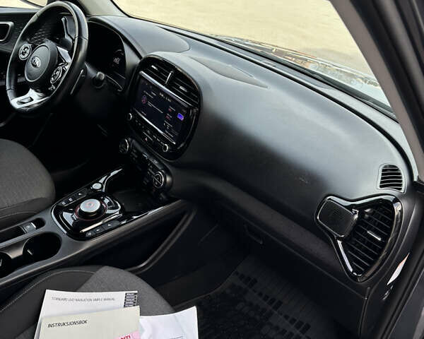 Серый Киа Soul, объемом двигателя 0 л и пробегом 65 тыс. км за 14600 $, фото 12 на Automoto.ua