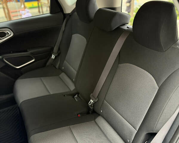 Серый Киа Soul, объемом двигателя 2 л и пробегом 30 тыс. км за 16500 $, фото 14 на Automoto.ua