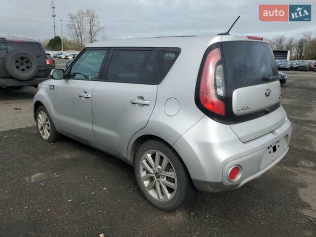 Серый Киа Soul, объемом двигателя 2 л и пробегом 108 тыс. км за 2300 $, фото 1 на Automoto.ua