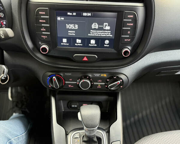 Серый Киа Soul, объемом двигателя 2 л и пробегом 30 тыс. км за 16500 $, фото 7 на Automoto.ua