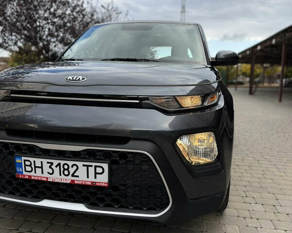Серый Киа Soul, объемом двигателя 2 л и пробегом 30 тыс. км за 16999 $, фото 4 на Automoto.ua