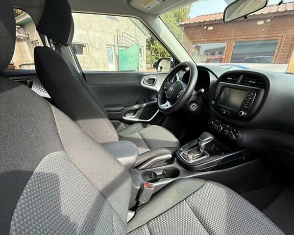 Серый Киа Soul, объемом двигателя 2 л и пробегом 29 тыс. км за 16500 $, фото 7 на Automoto.ua