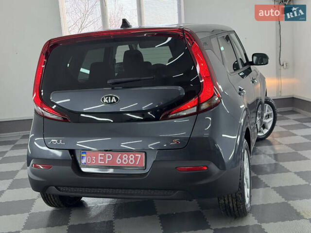 Серый Киа Soul, объемом двигателя 2 л и пробегом 104 тыс. км за 14999 $, фото 165 на Automoto.ua