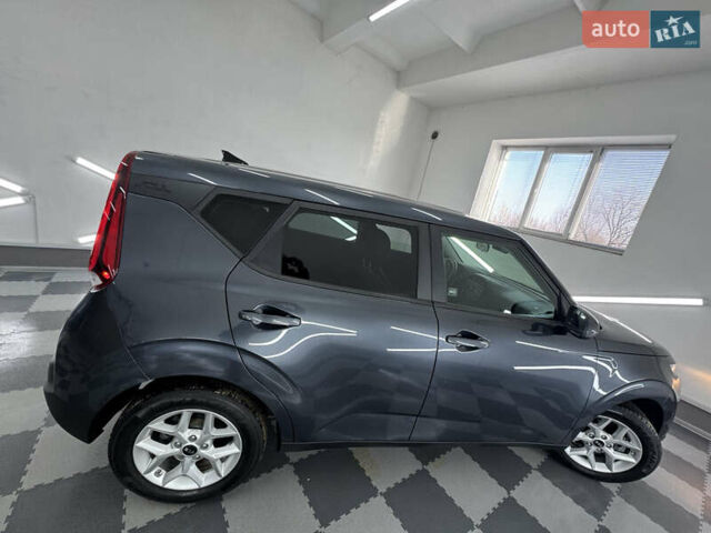 Серый Киа Soul, объемом двигателя 2 л и пробегом 104 тыс. км за 14999 $, фото 13 на Automoto.ua