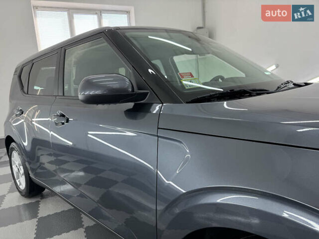 Серый Киа Soul, объемом двигателя 2 л и пробегом 104 тыс. км за 14999 $, фото 86 на Automoto.ua