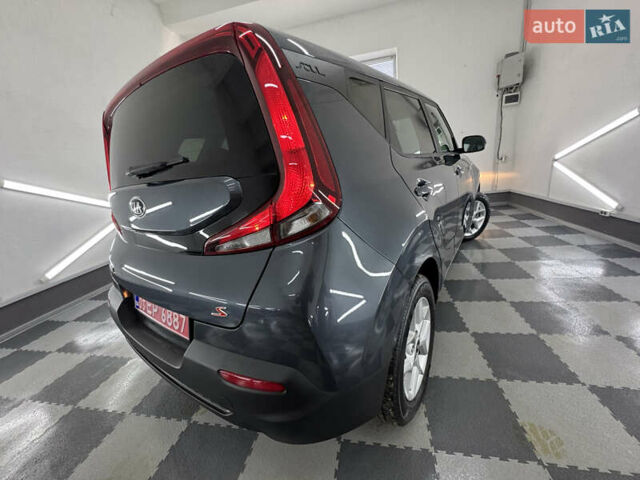 Серый Киа Soul, объемом двигателя 2 л и пробегом 104 тыс. км за 14999 $, фото 140 на Automoto.ua
