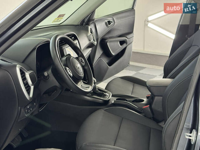 Серый Киа Soul, объемом двигателя 2 л и пробегом 104 тыс. км за 14999 $, фото 35 на Automoto.ua