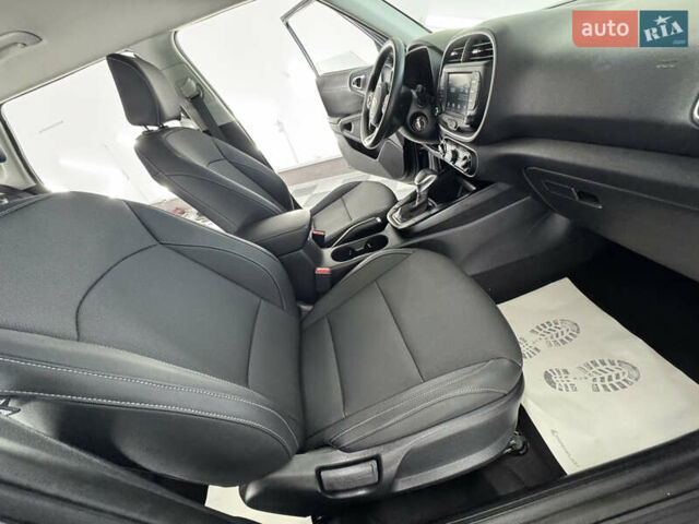 Серый Киа Soul, объемом двигателя 2 л и пробегом 104 тыс. км за 14999 $, фото 56 на Automoto.ua