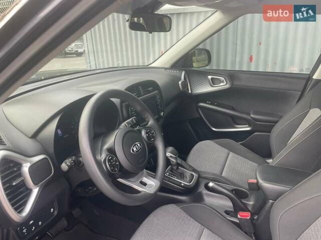 Серый Киа Soul, объемом двигателя 2 л и пробегом 70 тыс. км за 14350 $, фото 7 на Automoto.ua