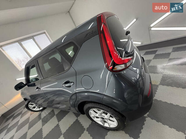 Серый Киа Soul, объемом двигателя 2 л и пробегом 104 тыс. км за 14999 $, фото 189 на Automoto.ua