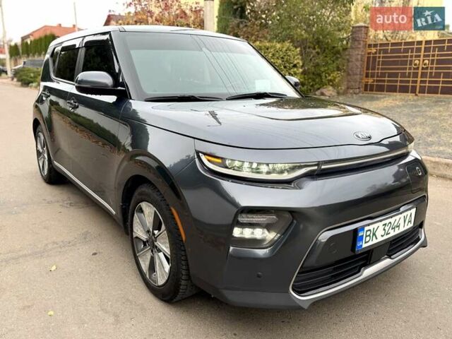 Серый Киа Soul, объемом двигателя 0 л и пробегом 101 тыс. км за 17899 $, фото 1 на Automoto.ua