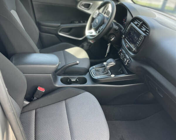 Серый Киа Soul, объемом двигателя 2 л и пробегом 90 тыс. км за 14999 $, фото 7 на Automoto.ua