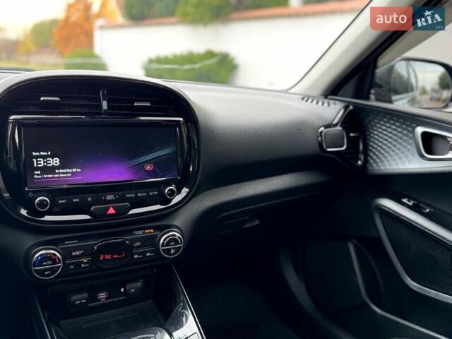 Серый Киа Soul, объемом двигателя 0 л и пробегом 101 тыс. км за 17899 $, фото 18 на Automoto.ua